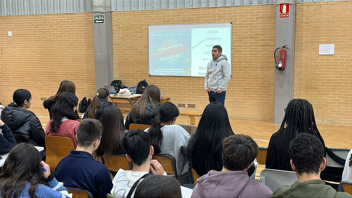 Arrancamos la segunda jornada del Hackatón Invencibles en Valencia. Bienvenida de <a href="/carmenpellicer_/">Carmen Pellicer</a>  y charla motivacional de <a href="/salvatorenigro/">Salvatore Nigro @salvatorenigroofficial</a> CEO de <a href="/JA_Europe/">JA Europe</a> Todo un día dedicado al emprendimiento y la creatividad por delante ¡Ánimo a todos y todas!