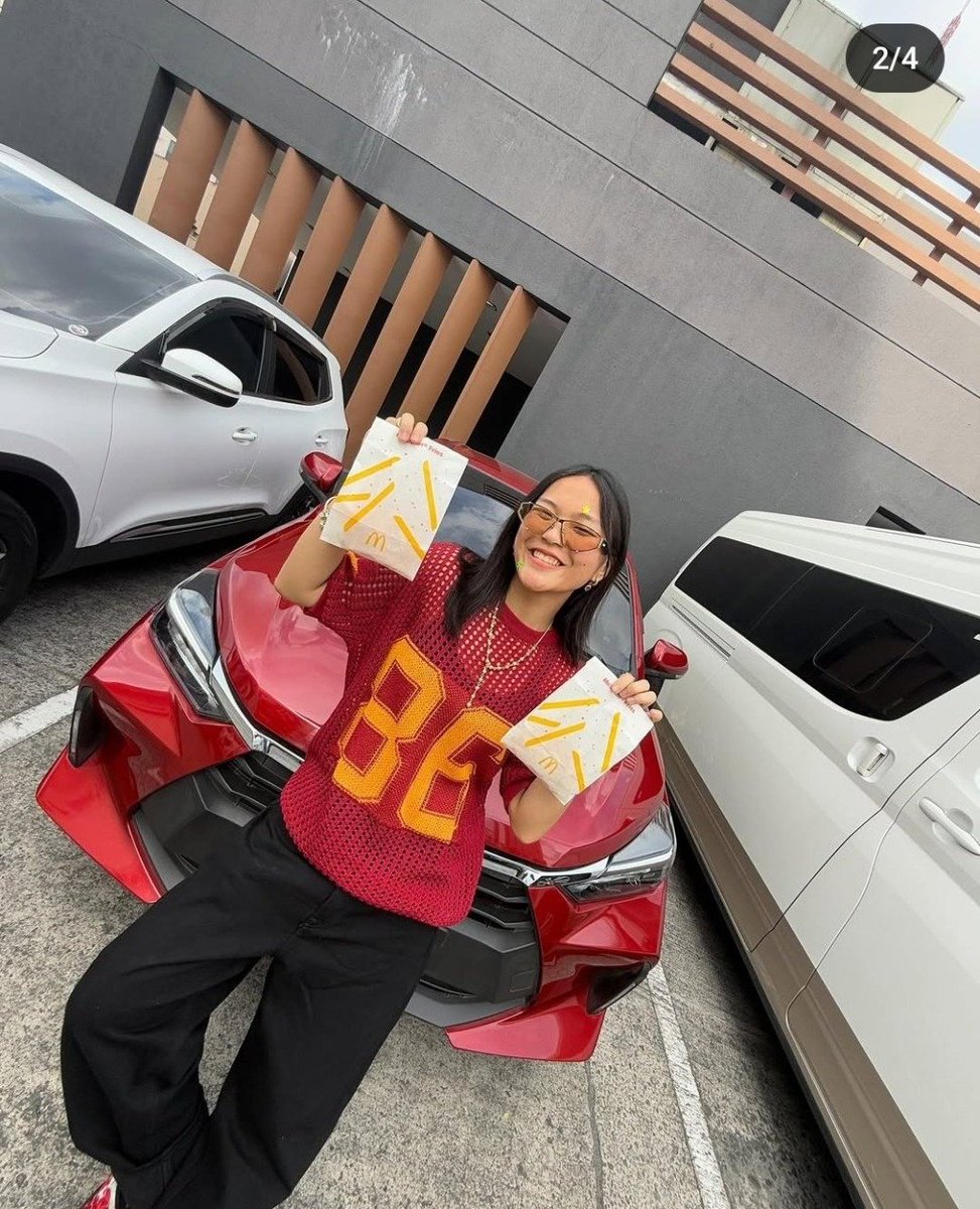 Who’s pairing their McSaver with Rainah?

Reply: "Best snack combo!"

RAIN LOVE MCDONALDS