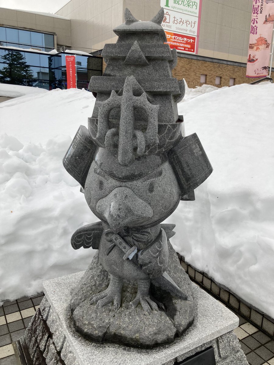 umigawa1011's tweet photo. 青森旅行で呟ききれなかったもの　その3

弘前市立観光館

でっけえねぷたがありました！
すごい迫力です🤩
訛りの関係で、弘前市ではねぷたと言い、青森市などではねぶたと言うらしい

いつかお祭りも行ってみたいです😄

他にも多数の展示や、ゆるキャラのたか丸くんがいました！

#青森県
#弘前市 https://t.co/iLiRgmIF4Q