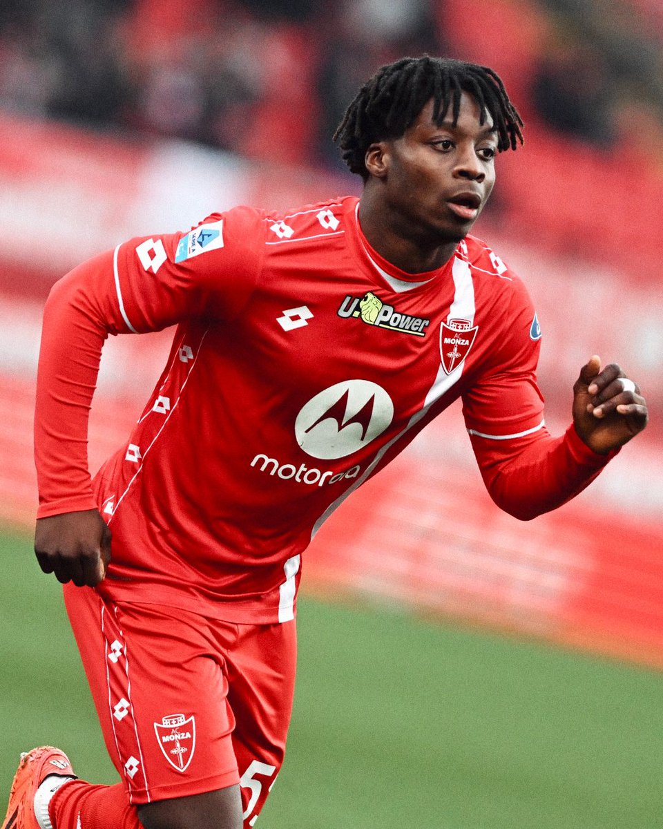 ACMonza's tweet image. ➕2️⃣0️⃣🥳⚪️🔴

Tanti auguri Kevin 🎂🎉

#HappyBirthday #Martins