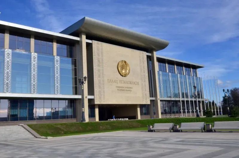 Президент Беларуси Александр Лукашенко вручил дипломы доктора наук 11 ученым
zarya.by/news/v-strane/…