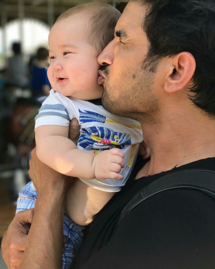 AparajitaRoars's tweet photo. Huh Sushant πΌ!
I too have a photo with a golu now π½
#LifeOfAResearcher https://t.co/rpCEyCSLmV