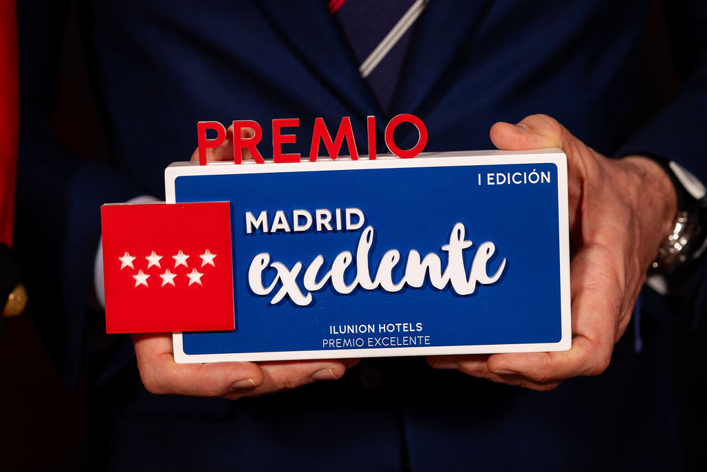 _CEIM_'s tweet photo. 📍 El pdte de @_CEIM_ @mgarridocierva asistió a la I edición de los #PremiosExcelentes de @MadridExcelente, presididos por la consejera de #Economía @blondieconomics. 

🏆 Unos premios en los que la @ComunidadMadrid reconoce las mejores prácticas de 9 empresas de la región.  

👏Enhorabuena a los premiados @ILUNIONHotels @Endesa @northgate_es @DHLGlobal #Arriva @CruzRojaMadrid #CentrosDiaFlorencia @GenesisCareES @roche_es. 

¡Sois ejemplo de trabajo y compromiso para todos!
