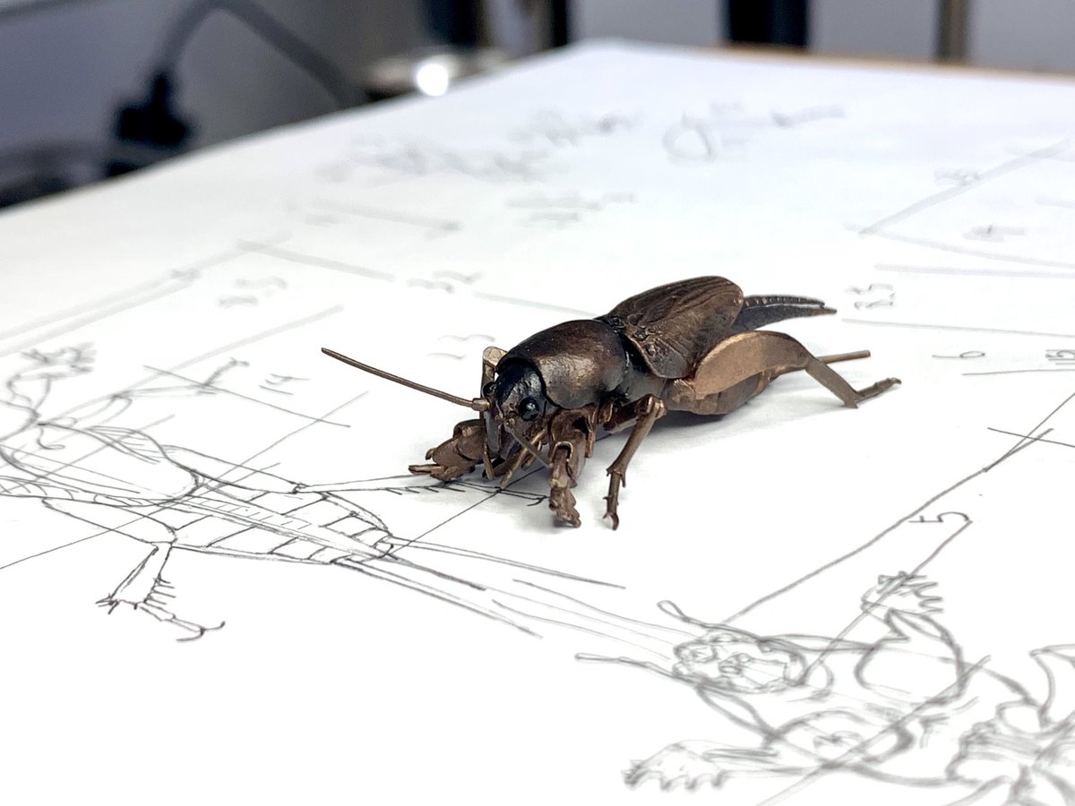 自在置物 螻蛄（オケラ） 完成 可愛い顔にモグラのような前脚、 水中