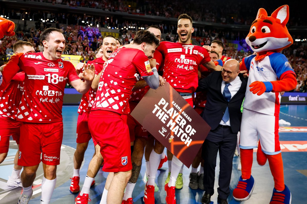 HRS_CHF's tweet photo. 🇭🇷 Lijepo li je Hrvat biti, Majko hvala ti! 🙏🏼🥹❤️

#crohandball #CRODENNOR2025 #inspiredbyhandball #iznadsvihhrvatska https://t.co/epO3tBS49i