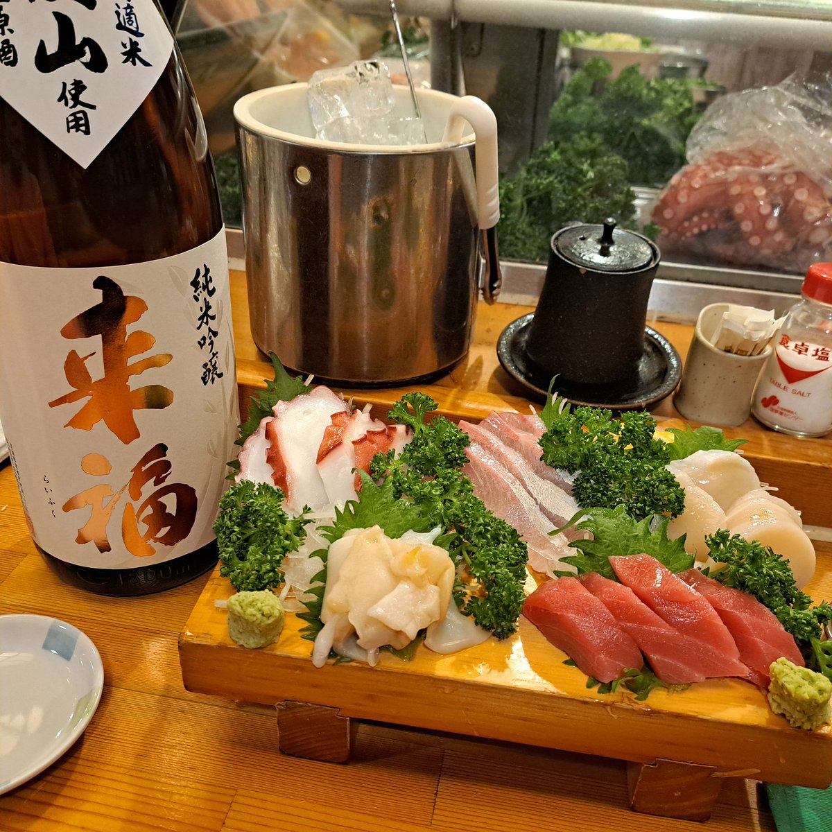 sgatchT2's tweet photo. 居酒屋大ちゃん@友部
刺身盛り合��せに日本酒最高かよ😆😆😆 https://t.co/C3wEdzN3Nl