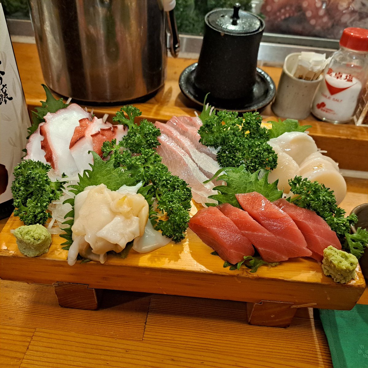 sgatchT2's tweet photo. 居酒屋大ちゃん@友部
刺身盛り合��せに日本酒最高かよ😆😆😆 https://t.co/C3wEdzN3Nl
