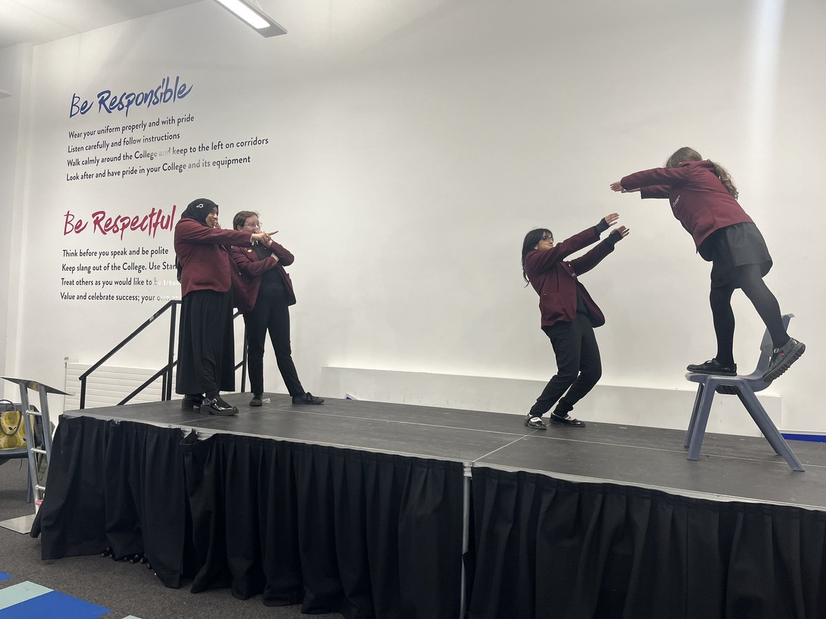 Students enjoyed creating ‘tableaux’ of their favourite musicals last week at Musical Theatre Club. More fun to come next week and an exciting announcement coming soon for Hathershaw! 🎵🎭🩰