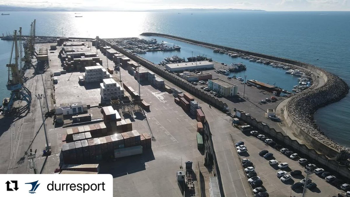 DurresPort's tweet photo. It’s going to be a busy #weekend @DurresPort⚓️:

#Onthedocks:One ship @ berth,
two @ anchor ready to roll in for the overnight shift &amp; two more vessels due within the coming hours…🏗️🧱☀️

#Maritime🇦🇱⚓️🚢 #shipping 
#portcity #terminals #fridayvibes #logistics #shipsinpics📸 https://t.co/JuZaQiNZZK