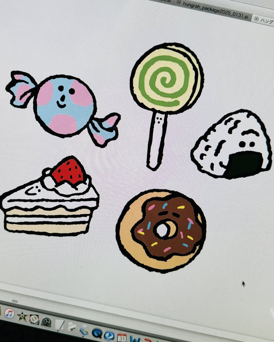 harikenjp's tweet photo. 🖥️ #WIP 🖥️

最新型が一番面白い🍬🍭🍙🍰🍩空腹怪獣 #ハングラー / #HUNGRAH new package for 2025〜🤟🦁🍀

#HARIKEN
#GRINTOYS
#characterbrand
#ソフビ
#sofvi
#sofubi
#arttoy
#designertoy
#vinyltoy
#actionfigure
#kaiju
#hungry
#creatorlife
#玩具人生 https://t.co/nxO8T2IY3Y
