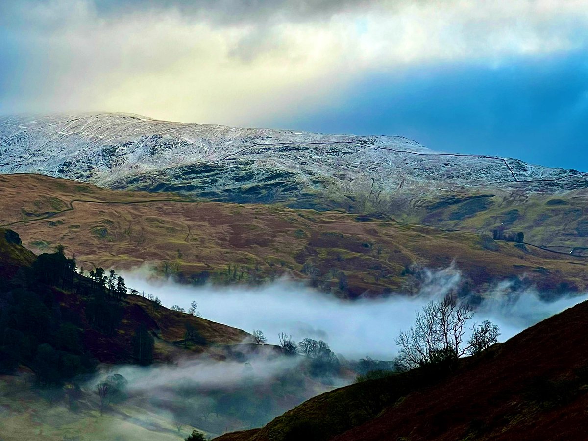 Faeryland Grasmere (@faerymere) on Twitter photo Rydal vale inversion with snow skittered fell tops…
#Rydal #LakeDistrict #Friday #Inversion
<a href="/SnowHour/">#SnowHour ⛄</a> <a href="/ThePhotoHour/">#ThePhotoHour</a> Rydal vale inversion with snow skittered fell tops…
#Rydal #LakeDistrict #Friday #Inversion
<a href="/SnowHour/">#SnowHour ⛄</a> <a href="/ThePhotoHour/">#ThePhotoHour</a>