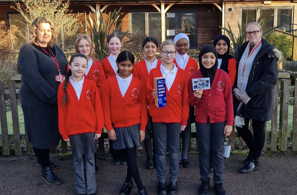 We were also presented with the Barclays Girls’ Football Equal Access Award, recognised for our commitment to equal access to football through both our curriculum and extracurricular activities. ⚽️⚽️#GirlsFootball #EqualAccess <a href="/BarclaysFooty/">Barclays Football</a> <a href="/HumboAcademy/">Humberstone  Academy</a>
