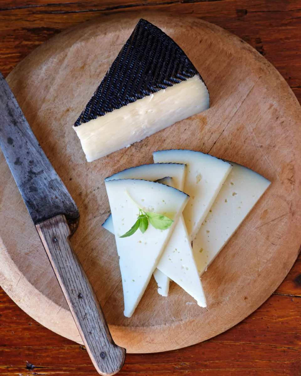 Esta textura es una locura 🤤

#quesosemicurado #queso #QuesosPalancares