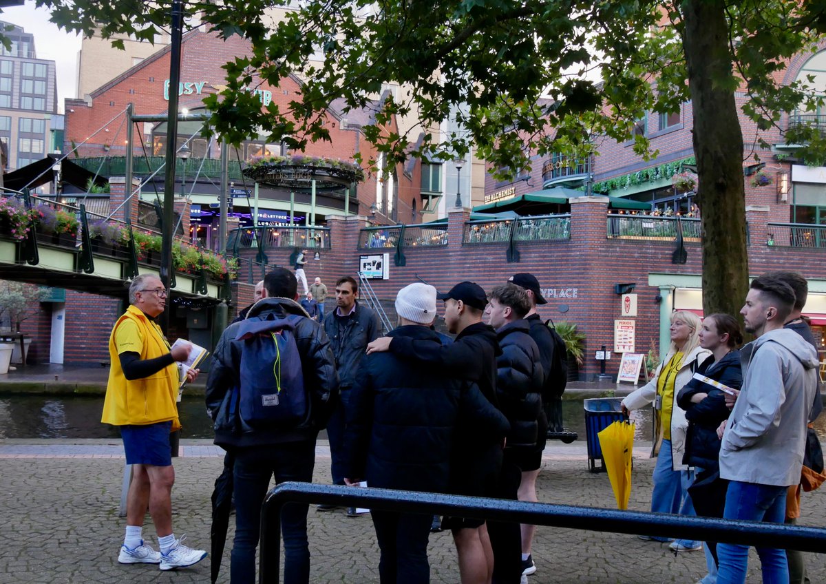 BhamRoundhouse's tweet image. #SeeTheCityDifferently as a Volunteer City Heritage Tour Guide this year!
Help us to tell the story of our city to visitors from near or far. We’re looking for volunteers to lead and support on a range of tours and are passionate about Brum!
roundhousebirmingham.org.uk/volunteer/
