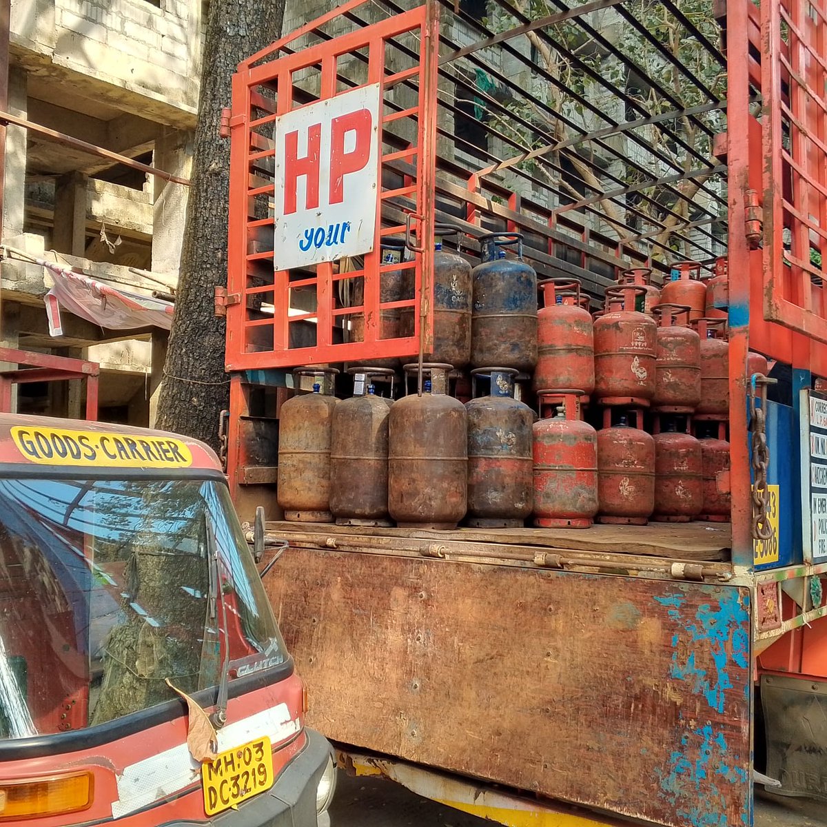 MNCDFbombay's tweet image. •Any mishap will be sole responsibility of @MumbaiPolice Commisioner Mr. Vivek Phansalkar.
•A safety &amp;amp; security hazard in addition to the Driver/manger getting abusive with residents,
NO FEAR OF LAW.
•Appears to be a criminal nexus between Local police and truck driver.

 2/2