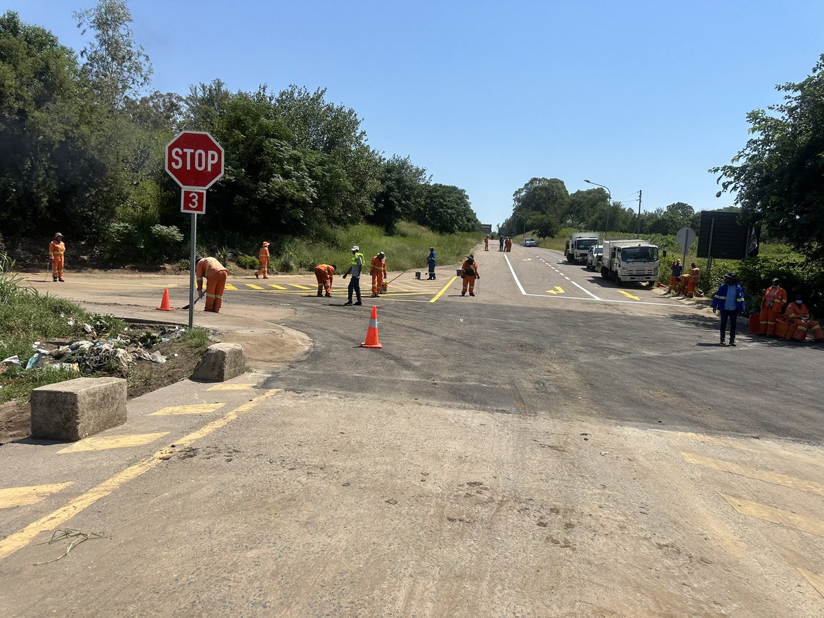 kholofeloMorodi's tweet image. 🚧🚗 Great news for Region 4! End Street is officially reopened after extensive repairs. 🛣️🔧 Thanks to the hard work of our teams, the street is now safer and more accessible for everyone. 🎉 #Region4 #Infrastructure #Community @CityTshwane