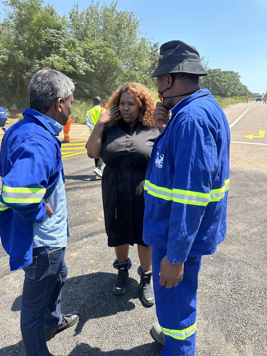 kholofeloMorodi's tweet image. 🚧🚗 Great news for Region 4! End Street is officially reopened after extensive repairs. 🛣️🔧 Thanks to the hard work of our teams, the street is now safer and more accessible for everyone. 🎉 #Region4 #Infrastructure #Community @CityTshwane