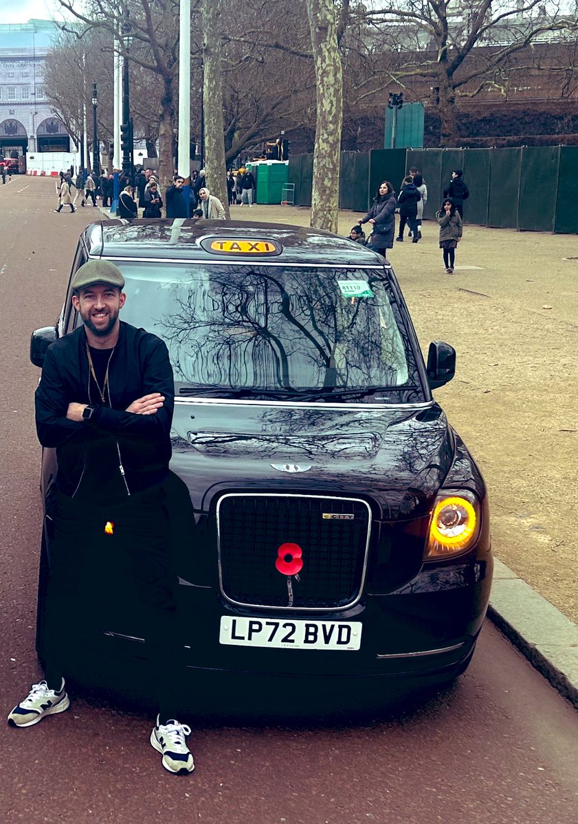 Tonycornick1's tweet photo. Proud London cabbie โ๏ธโค๏ธ
#themall #18months #butterboy #belucky #gamesdead #18months #taxi #london https://t.co/YWIfAh6g02