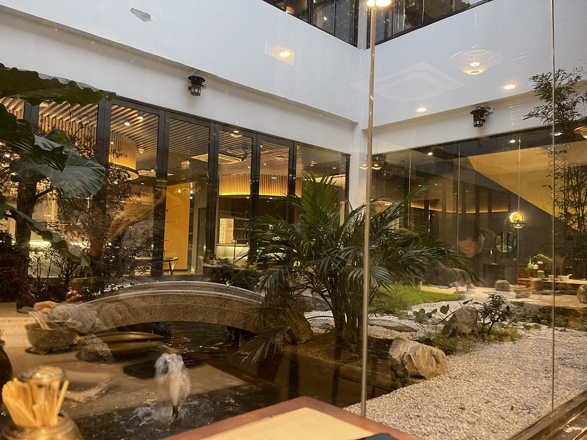 和家人出来吃晚餐咯。

いただきます。