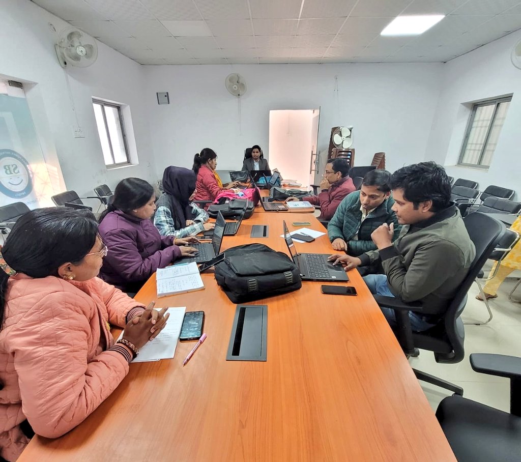 SEVA_BSPTCL's tweet photo. पेसू वेस्ट में विद्युत नेटवर्क की प्लॉटिंग के लिए
Cyme Software पर आईटी प्रबंधकों को प्रशिक्षित किया गया।

उन्हें 33 kV व 11 kV फीडर,  व LT लाइन की प्लॉटिंग और फीडर मीटर व स्पॉट लोड का विवरण जोड़ने के विषय में बताया गया।

4 लाख उपभोक्ता लाभांवित होंगे। 

तस्वीरें👇 https://t.co/Y8YNj6upZ8