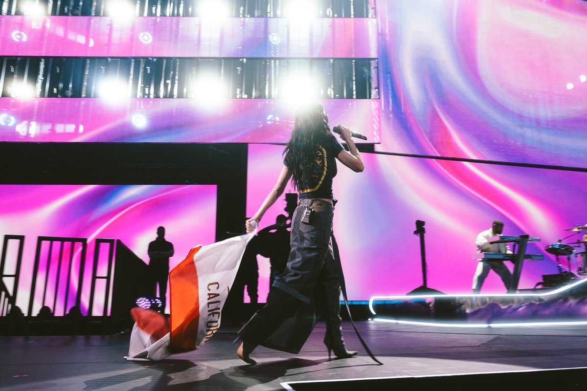 katyperry's tweet photo. Grateful to have been a little part of @FireAidLA. I ♥️ you LA. Always proud to be a California girl

Donate at https://t.co/Tm0v1Iws25 https://t.co/g8M7XVLuMc