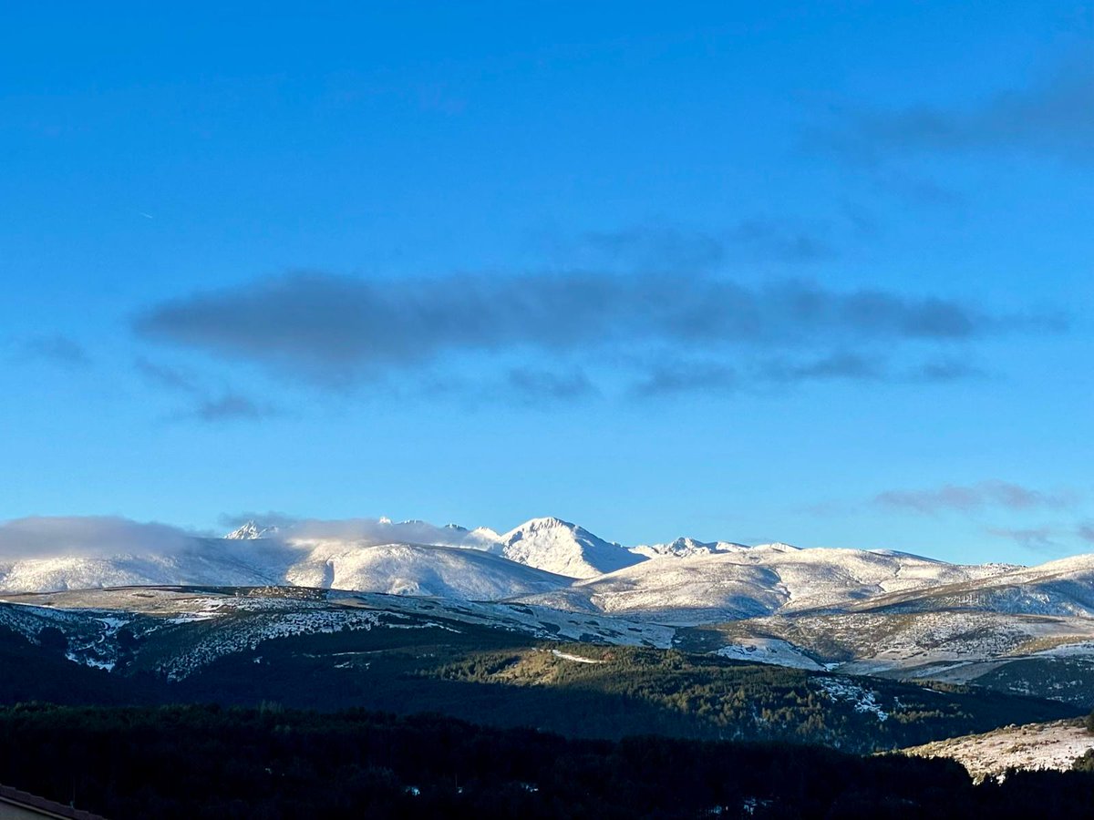 Tenemos nieve para disfrutar del fin de semana ❄
#gredos #nieve #hotel #escapada