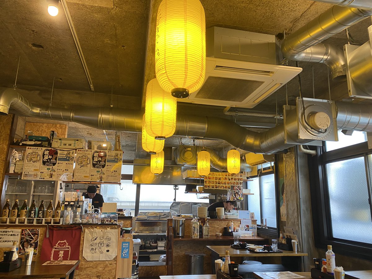 純さんのお店『トリの酒場』さ初訪店
したっけたまたまﾜｯｷｰ兄さんがいて一緒のﾃｰﾌﾞﾙでﾗﾝﾁしました
純さんｵｽｽﾒの『ﾚﾊﾞﾆﾗ定食』
鶏ﾚﾊﾞｰの
ふわっﾄﾛの美味しいこと✨味付けもｻｲｺｰでした。結局、ﾜｯｷｰ兄さんにご馳走になってしまいました😭感謝感激
ご馳走様でした♪