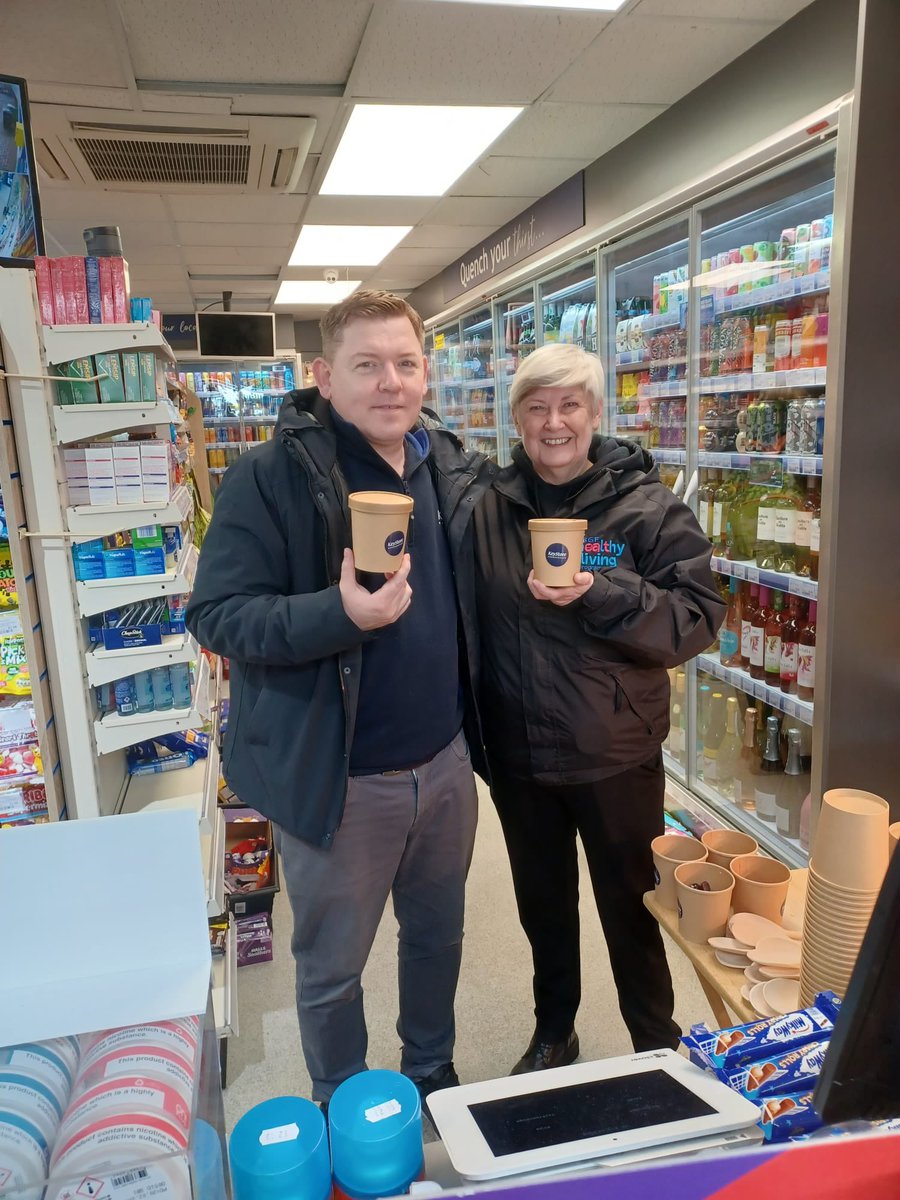 Very successful porridge giveaway at <a href="/corsefordshop/">Corseford Keystore</a>! Great to see independent retailers helping to support their customers make healthier choices 🥣
<a href="/JWFilshill/">JW Filshill</a> 
#healthyliving #community #breakfast