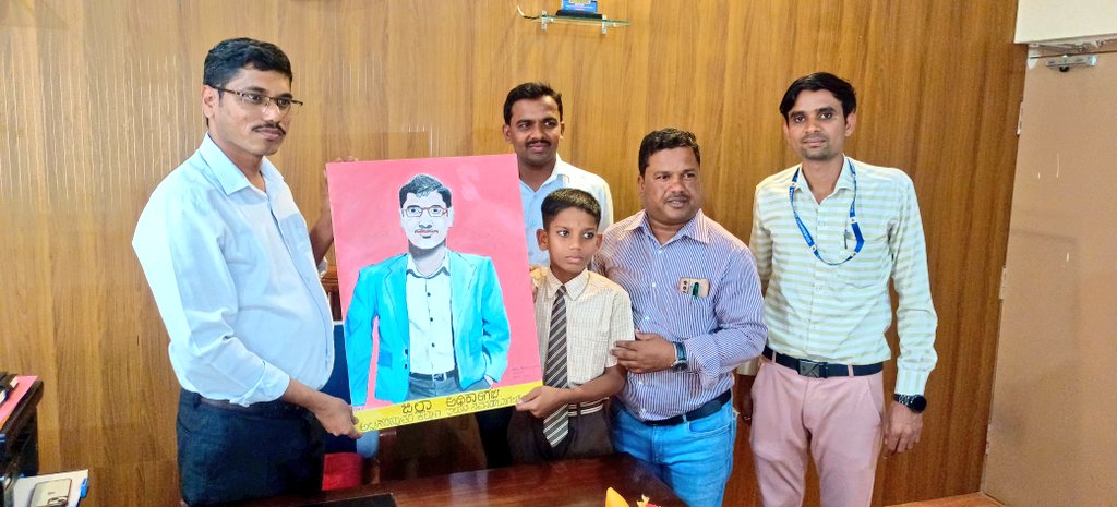 District Officer <a href="/ShivanandP14/">DO,Minority,Bagalkote</a> is fostering art and culture among students. Inspired by this, student Rajesab Bhagwan has created a heartfelt sketch of our beloved officer! #ArtInEducation #Inspiration <a href="/DOMGOK/">Department of Minority Welfare, Govt of Karnataka</a>