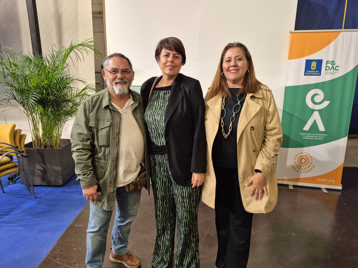 Teresabogo's tweet photo. En la tarde de ayer, he asistido a la presentación del Libro "Cuchillos Canarios entre 1920 y 2019"  en el @GranCanariaCab

El #cuchillocanario es una de las artesanías más  importantes del municipio de #GuíadeGranCanaria. https://t.co/NmwBPajvZ8