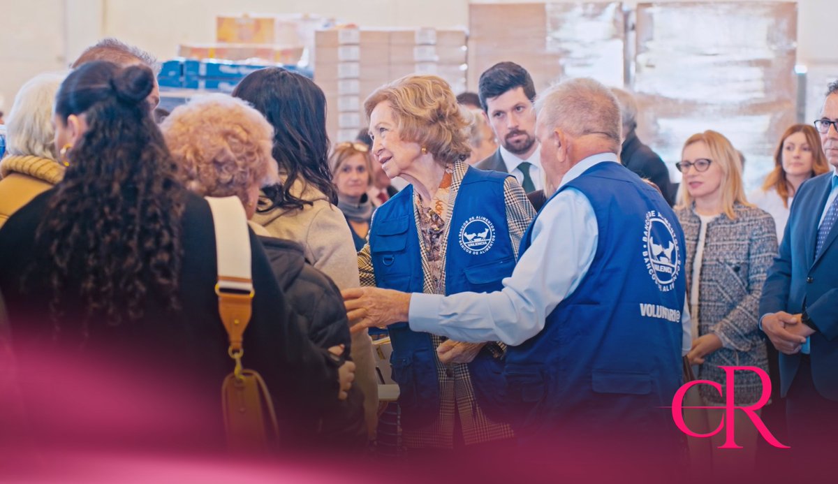 CamaraRealTM's tweet photo. 📺TV Directo | La Reina Doña Sofía ha visitado las instalaciones de la Asociación Banco de Alimentos de Valencia @fesbal_org para conocer la labor y respuesta social que están llevando a cabo ante las consecuencias de la DANA.
@telemadrid
📡DIRECTO | https://t.co/m1HYvtryYy https://t.co/IcW2df4JI1