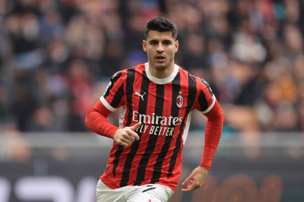 MilanPosts's tweet image. 📰 @Tuttosport: Chaos at Milan  ⚠️🔴⚫

Sergio Conceiçao’s position is already in question Not necessarily because of results but because of the atmosphere around the team. 

Conceiçao has a difficult character; the directors have realized it, and the players are learning it the…