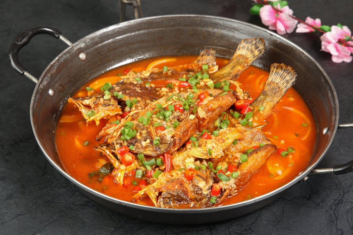 AnhuiTravel's tweet photo. Anhui's stinky mandarin fish, crispy on the outside and tender on the inside, with its lingering aroma, is a popular dish on the Spring Festival’s table. (Located in Huangshan City)
#JoyfulSpringFestival #SpringFestivalTaste #AnhuiCulture #FindWarmAH #VibrantAnhui #SouthernAnhui https://t.co/sKG3YmmqZc