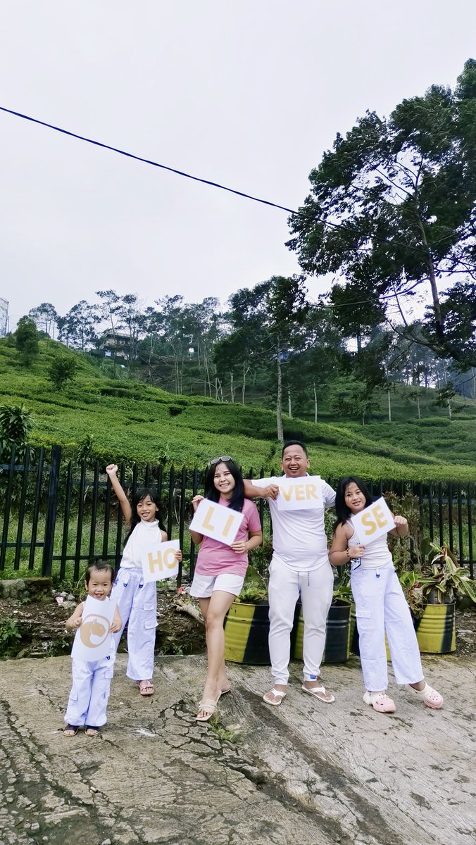 IvanLevan's tweet photo. I brought holiverse with my family to PUNCAK, West Java, Indonesia. This place is one of the best destinations in West java, many people come here even from very far away,we hope in the future "HOLIVERSE CAN ALSO BE THE BEST IN A SIMILAR BUSINESS ECOSYSTEM" @Holiverse https://t.co/pRLV74VrvA