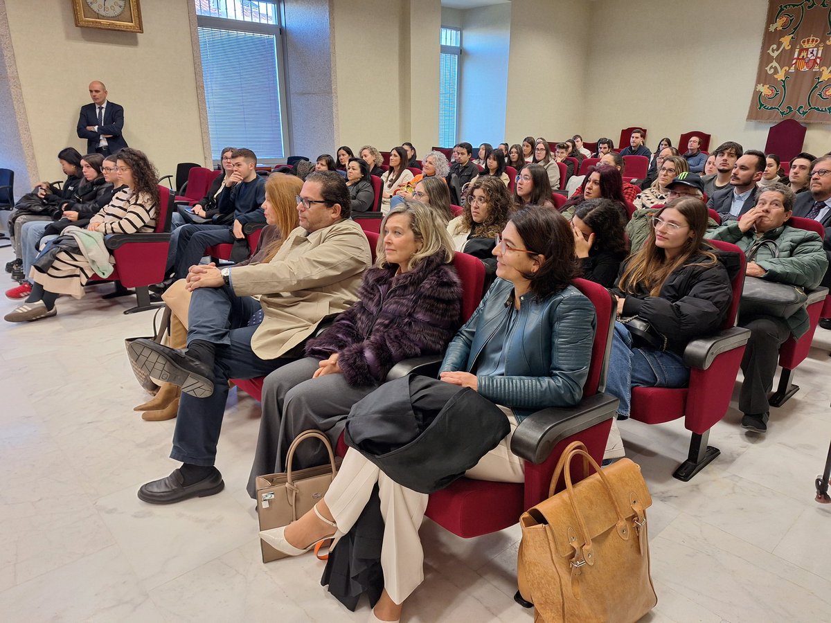 Estudiantes de las Facultades de Derecho y de Formación del Profesorado de la <a href="/infouex/">UEx</a>, los primeros en visitar el <a href="/TSJEXT/">TSJ Extremadura</a> en la Jornada de Puertas Abiertas del Tribunal Superior de Justicia de Extremadura.
#235aniversarioRAEXT