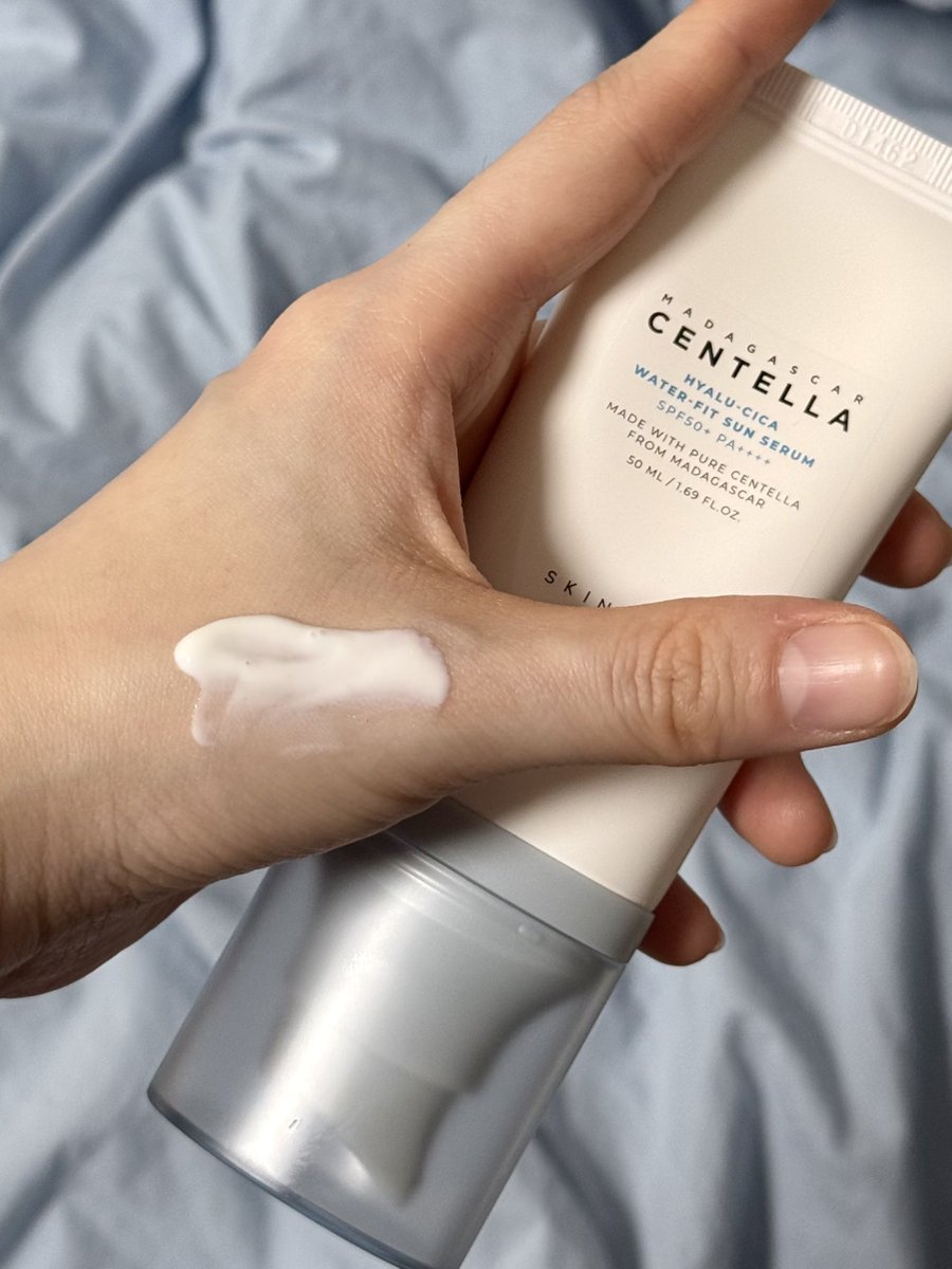 *ଘ(੭*ˊᵕˋ)੭* ੈ✩‧₊˚ 로로님 알티 이벤트로
SKIN 1004 선케어 제품 3종세트 받았어요. 😎☀️
개인적으로 햇빛알러지와 주근깨 이슈가 있어 유딩때부터 수많은 선크림을 발라온 사람으로서 후기를 써보자면 우선 패키지가 너무 깔끔하고 예뻐요🤍🩵
케이스 못생기면 안 사는 사람인데 만점입니다.