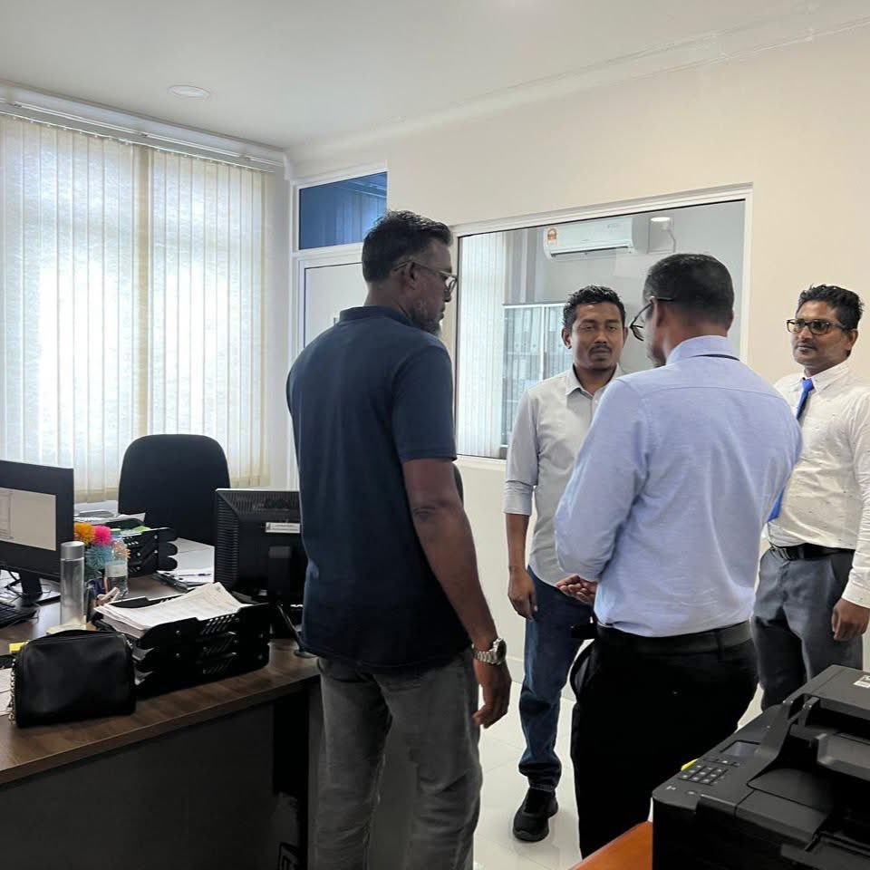 ziyarm's tweet photo. ފުނަދޫ ދާއިރާގެ ޢިއްޒަތްތެރި މެންބަރު މުޙައްމަދު މަމްދޫޙް ޅައިމަގަށް ދުރުވުން.
އަބަދުވެސް ރައްޔިތުންގެ ގާތަށް. https://t.co/I60mOszn89