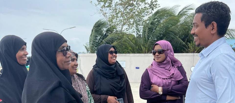 ziyarm's tweet photo. ފުނަދޫ ދާއިރާގެ ޢިއްޒަތްތެރި މެންބަރު މުޙައްމަދު މަމްދޫޙް ޅައިމަގަށް ދުރުވުން.
އަބަދުވެސް ރައްޔިތުންގެ ގާތަށް. https://t.co/I60mOszn89