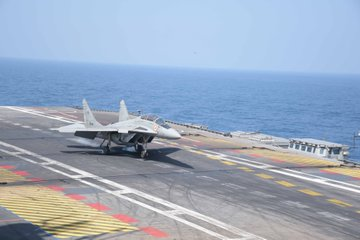 DDIndialive's tweet photo. Lt Gen Johnson P Mathew CISC, Lt Gen NS Raja Subramani VCOAS, VAdm K Swaminathan VCNS, Air Marshal SP Dharkar VCAS and Lt Gen Ajay Kumar, DG Infantry embarked INS Vikrant off the West coast on 30 January, to witness Joint Phase of #TROPEX 25. 

The visit aims to provide insight into the senior hierarchy of maritime operations. In the true spirit of Jointmanship, the VCAS embarked INS Vikrant in a Mig 29K trainer. 

The overnight sea sortie of the senior officers is part of TROPEX and AMPHEX where joint operations between the Indian Navy, Indian Army and Indian Air Force would be conducted.

@indiannavy