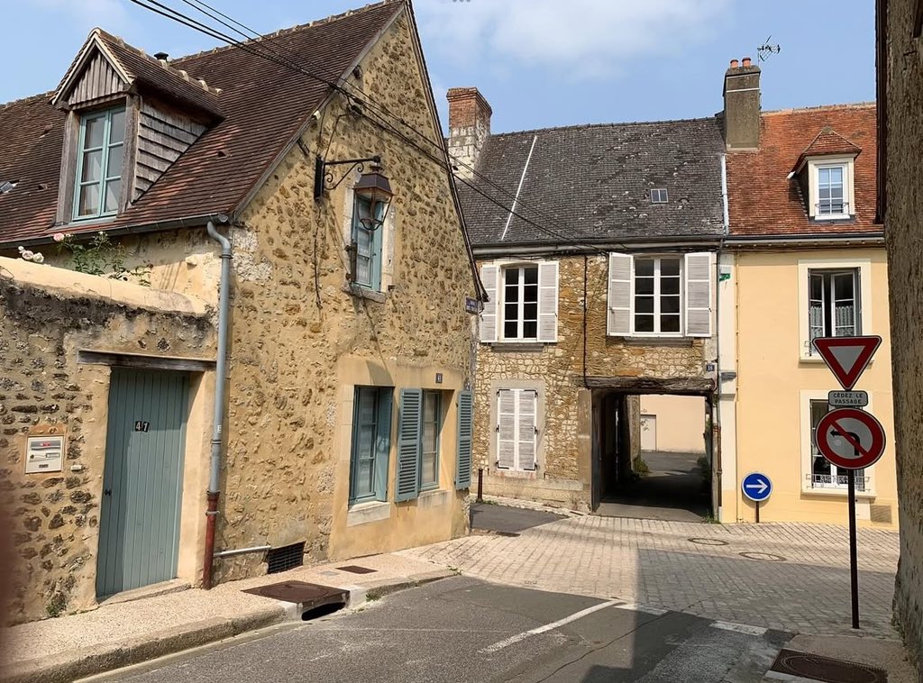 While in Montague-au-Perche I took loads of photos hoping to paint the beautiful building! Well here is one image we loved. Still trying to understand oil painting!! I hope other people like it..