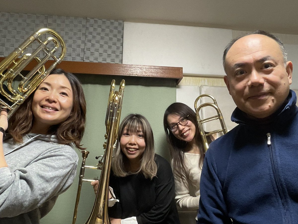 今日は今月2回目のリハーサルでした。
今まで演奏したことのない曲を中心に初見大会でした。
次回16回目のレギュラーコンサートですが、
まだまだ演奏したことのないトロンボーンカルテットの曲がたくさんあります。