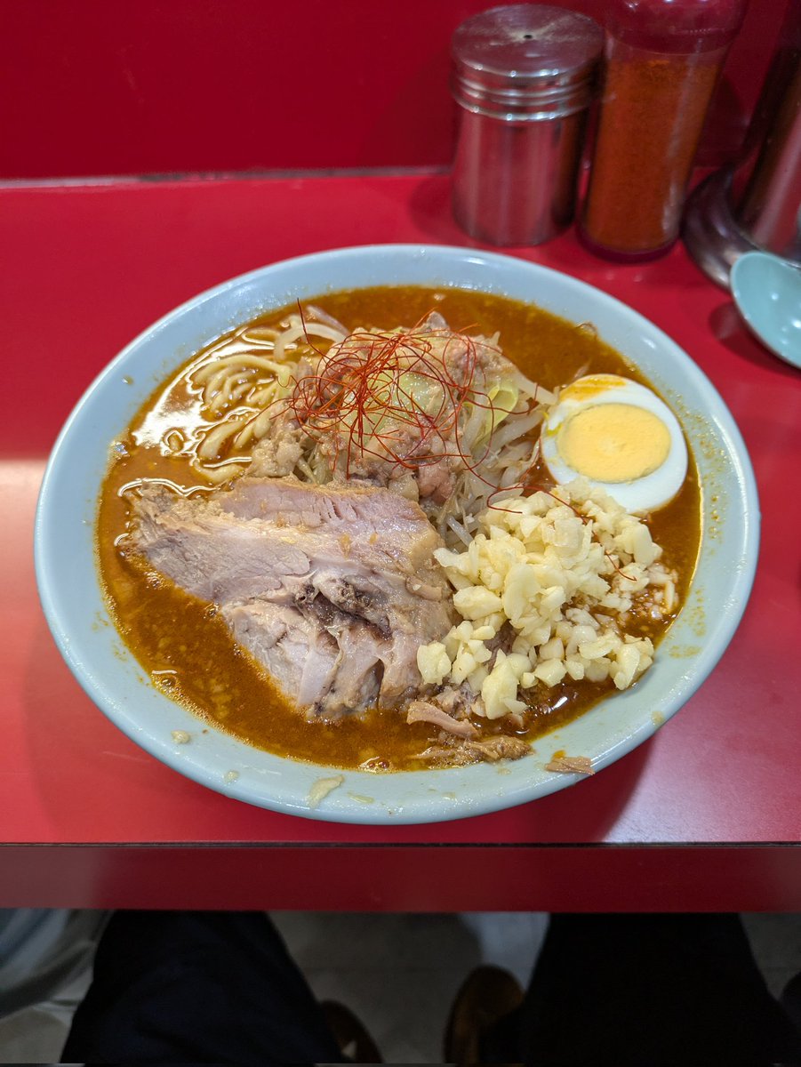 mafuu404's tweet photo. 久しぶりに富士丸行った😃
「辛味噌」初めて食べたけどおいしかったー🍥豚もとろけるほど柔らかくめっちゃ美味い！
ただ、麺量とヤサイは減ったように思った https://t.co/frBk2SNvcF