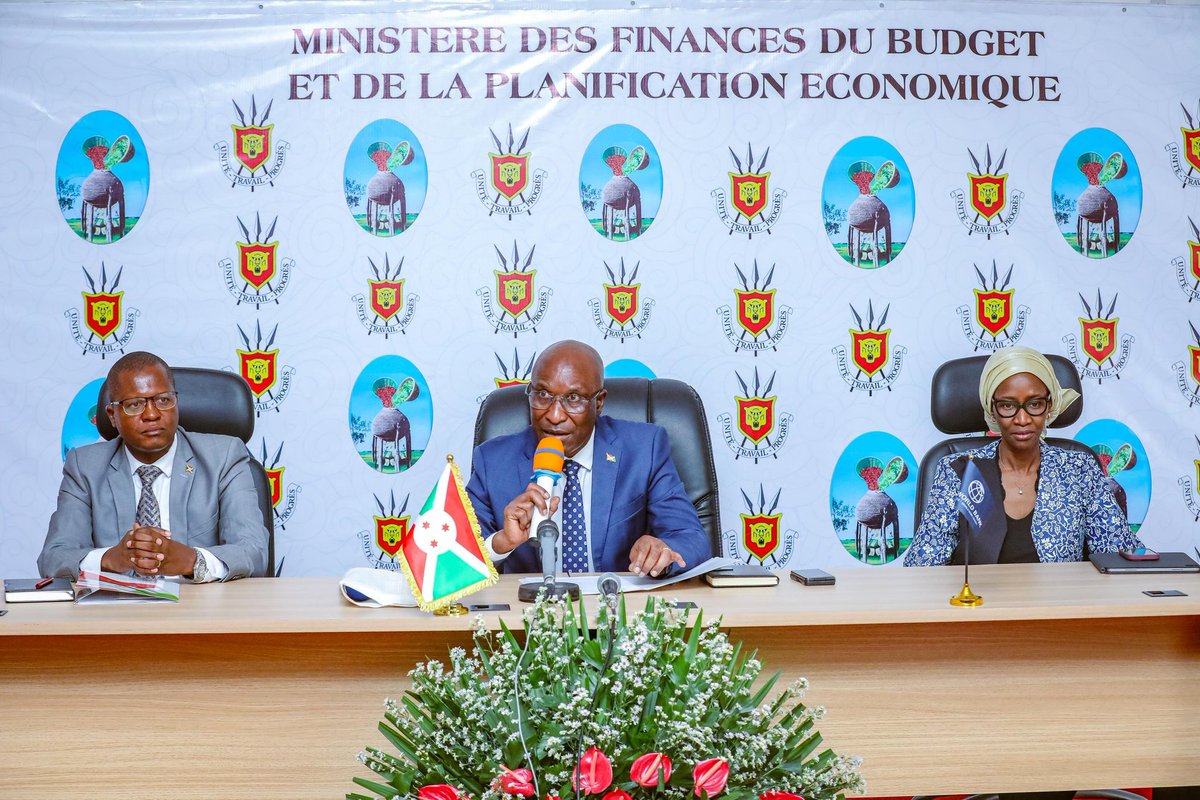 BurundiGov's tweet photo. #Burundi,SE le Premier Ministre, Lt-Gén Pol #Ndirakobuca_Gervais vient de  procéder à l'ouverture de la réunion sur la préparation du nouveau Cadre Partenariat Pays (CPP) @Banquemondiale et #BurundiGov. Dans son discours, Il a invité toutes les parties prenantes .../... https://t.co/pDJrJzFJFF