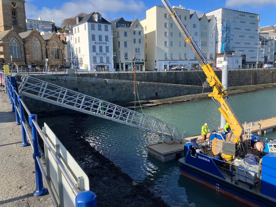 Taking advantage of yesterday’s sunshine, our team was hard at work re-fixing the refurbished gangways to the new pontoons at Victoria Marina!  Next up: installing utilities with everything set to be ready before the visitor season kicks off!

#MarinaUpgrade #GuernseyPorts