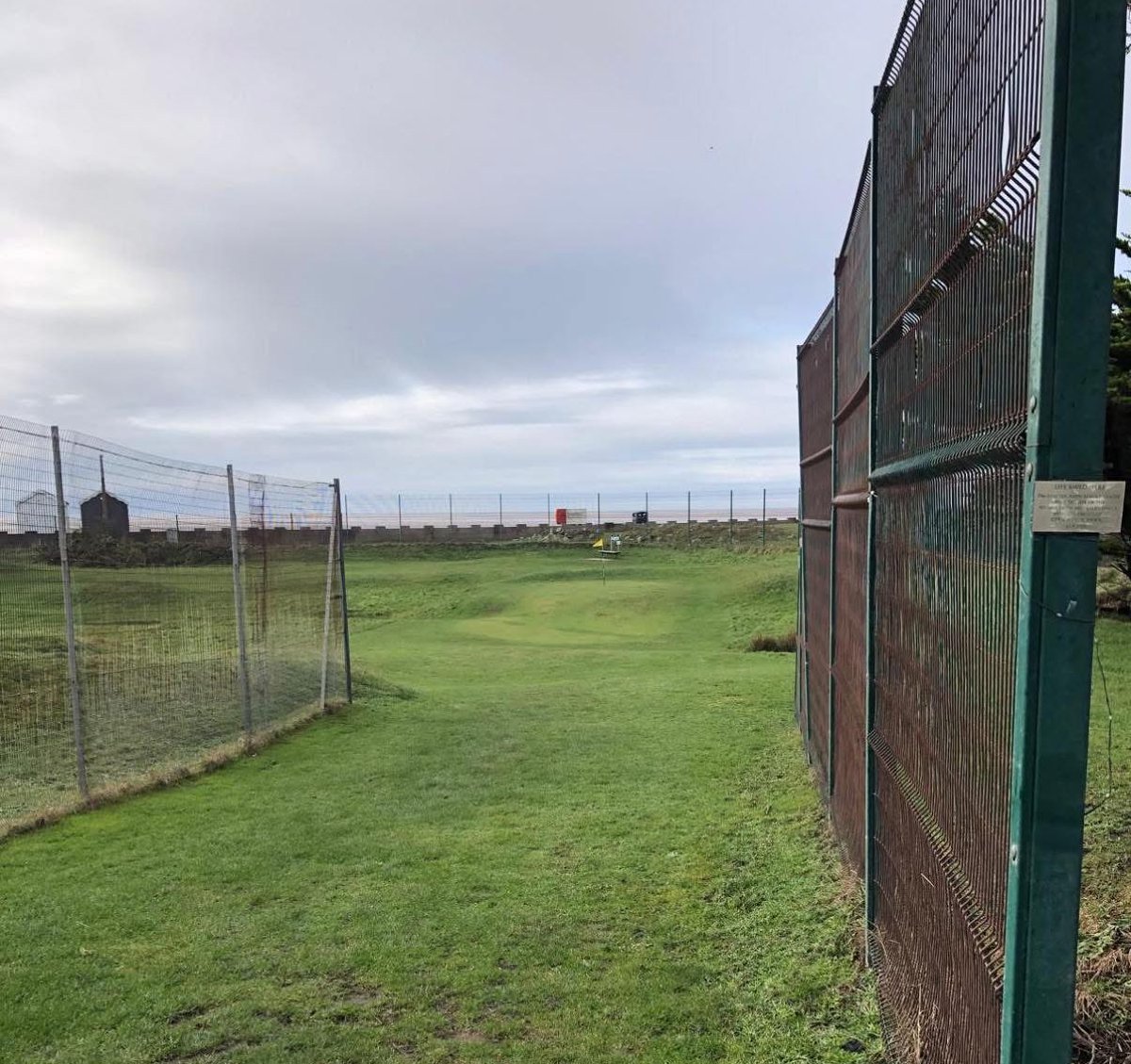 Course is OPEN…. #FridayFeeling ⛳️😎 <a href="/LinkGolfUK_/">Link Golf UK</a> 

Our pitch &amp; putt 18 hole prices - Adults  £10 - Kids £7 ✅

Crazy golf just £4pp ✅

No need to book simply turn up &amp; play 🏌️‍♀️

#littlelinksgolf #pitchandputt #stannes #golfers