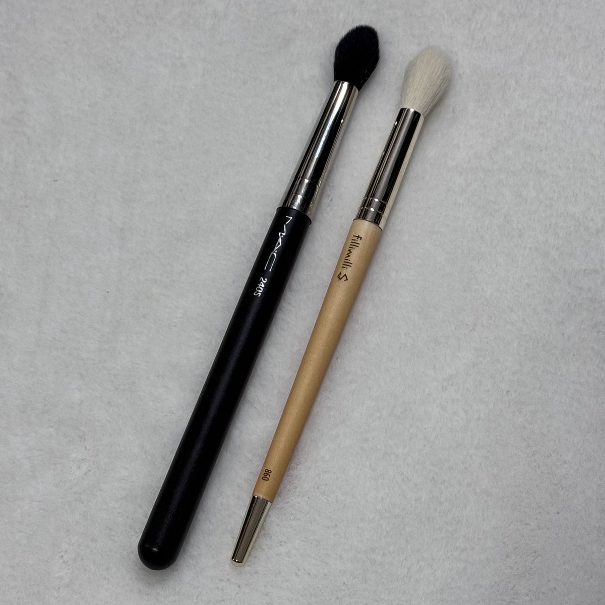 너네 되게 닮앗다

•맥 240s, 필리밀리s 하이라이터 빔 브러시