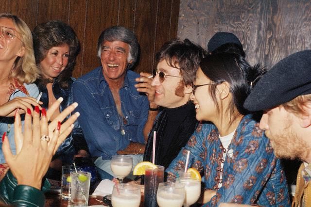 CheyneWalkClub's tweet image. Today is National Brandy Alexander Day (John Lennon's favorite drink). Try it! 1 oz (1 part) Brandy, 1 oz (1 part) Crème de cacao, 1 oz (1 part) Fresh cream.
#bar #cocktailbar #Northampton 
Open from 12 noon 🕛