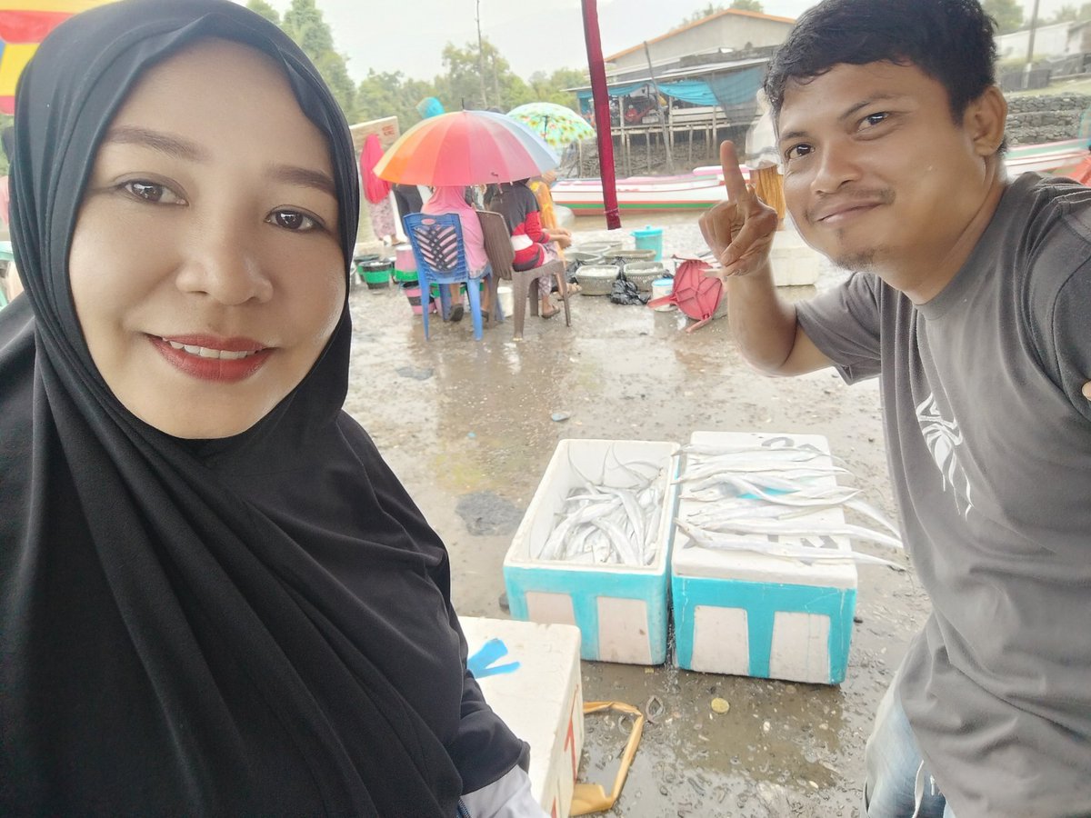 hasrlana80's tweet photo. Senin(13/01), Hasriana, Luhkan Kab.Luwu, Melaporkan Hasil Tangkapan KUB Tirowali (Ketua An.Sutrisno) Desa Tirowali Kec. Ponrang. Hasil tangkapan Ikan Teri hitam 45 Kg dan ikan Layur 18 Kg, harga jual ikan Teri 25.000/kg
#GiatLuhkanSatminkalMaros #luhlapor
@BRPBAP3_Maros
@pusluhKP https://t.co/rqqgcYMYJV
