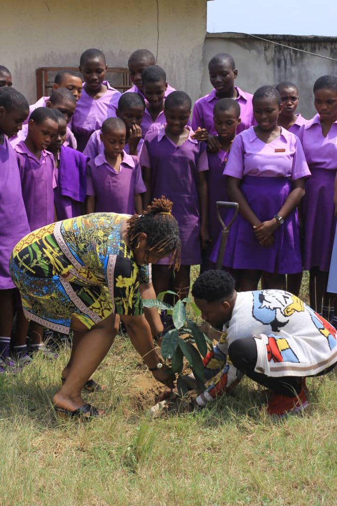 As part of Connected Development’s (@connected_dev) continued effort towards spreading climate/green education in the society, we established civic clubs in 18 secondary schools across 6 states (Imo, Delta, Rivers, AkwaIbom, Cross River and Abuja) (1/3)

#PVP4FA #ClimateEducation