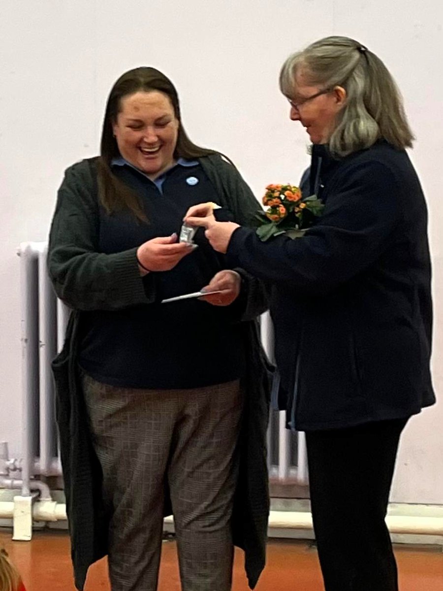 Huge thanks and congratulations to Louise McCartan of 3rd Troon Rainbows who received her 10 Year Service Award this week!👏🎉 Louise was presented with her 10 Years Badge and Certificate by her fellow Rainbow Leader &amp; County Commissioner, Elin Marsh.🙏#ThankYouVolunteers  #Troon